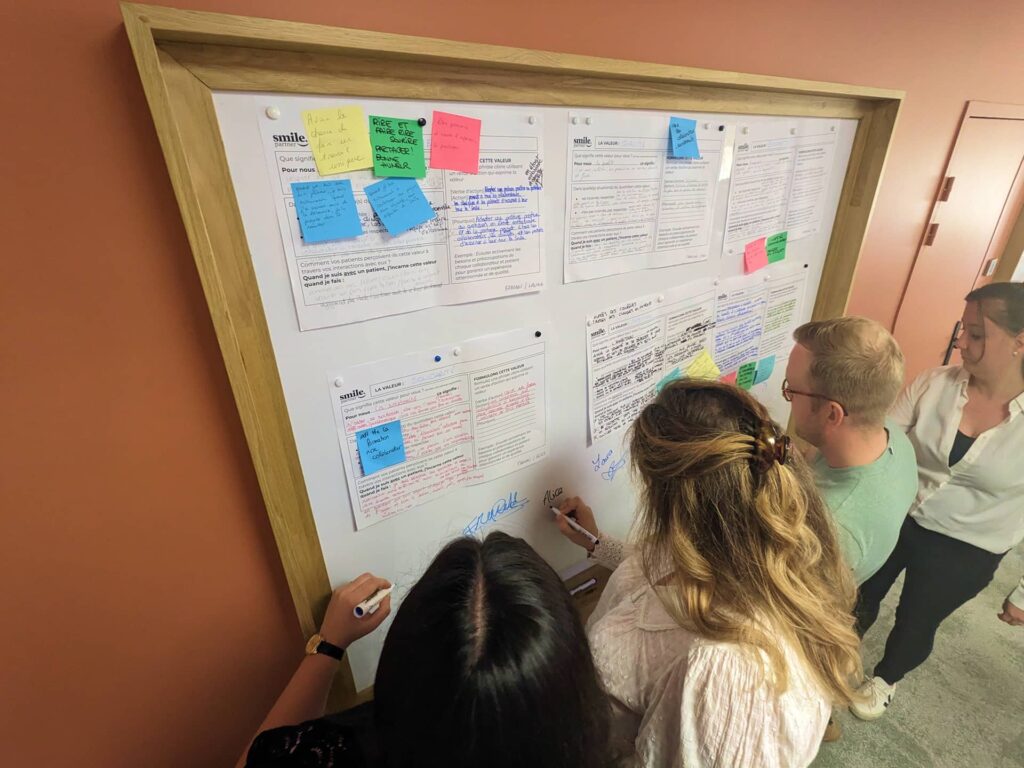 Formalisation des valeurs d’entreprise pendant un atelier participatif animé par Allégorie